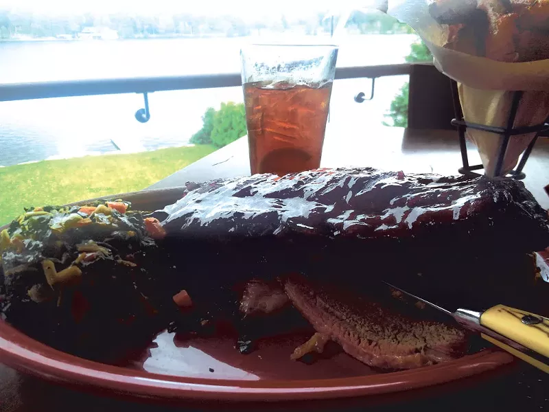 Brisket at Smoke Signals - ETHAN DE SEIFE