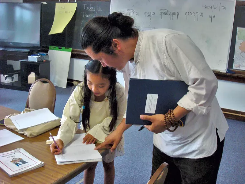 Tseten Anak with a student - KYMELYA SARI