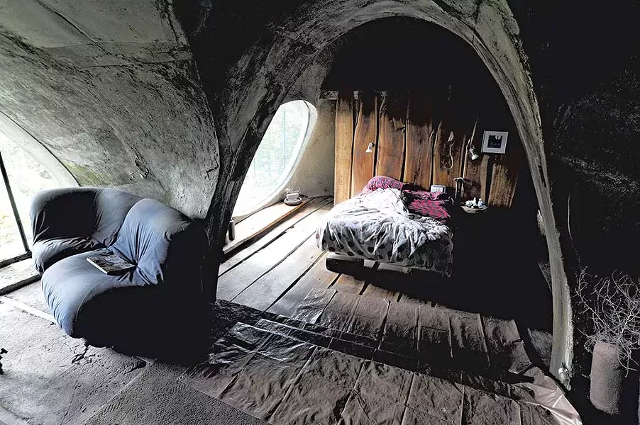 Chappelle produced no blueprints or form work to shape his arches and domes, which are inverted catenary forms. He built up walls from sheets of polystyrene glued together with polyurethane, coated both sides with a mud mixture, then used a scraping tool to shape the curves. - JEB WALLACE-BRODEUR