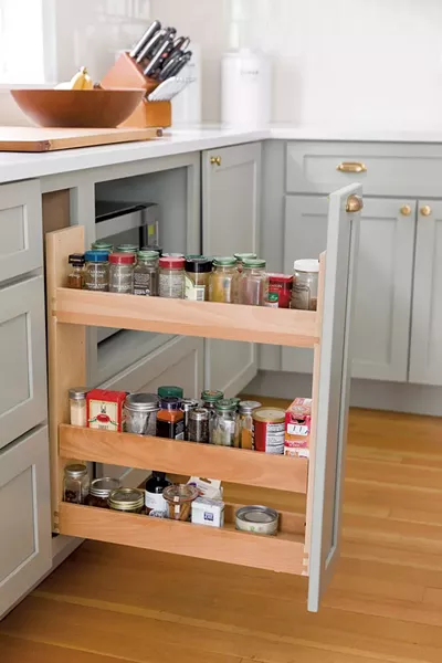 A hidden spice rack cabinet - OLIVER PARINI