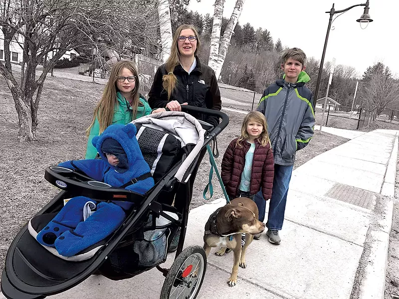 Elizabeth Brackett (center) and family - MOLLY WALSH