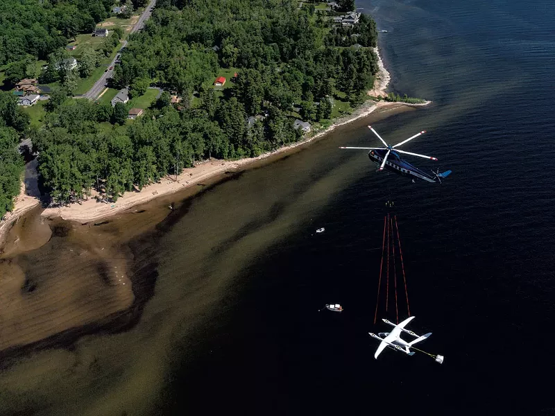 Sikorsky S-61 helicopter delivering eVTOL "Alia" - ERIC ADAMS; COURTESY OF BETA TECHNOLOGIES