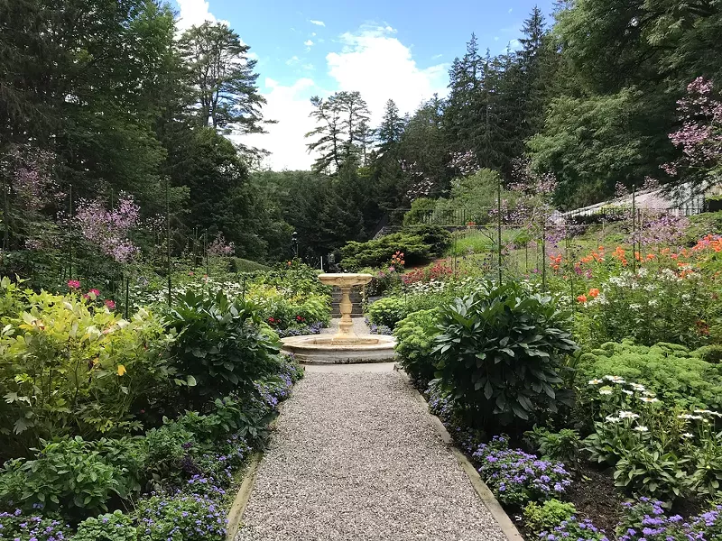 Path up Mount Tom - SALLY POLLAK ©️ SEVEN DAYS