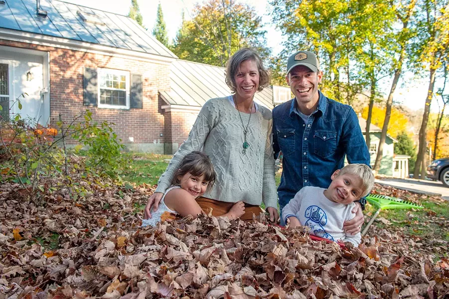 The Kahn Family - JEB WALLACE-BRODEUR