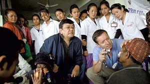 Doctors Sanduk Ruit and Geoff Tabin examining a cataract patient in Nepal