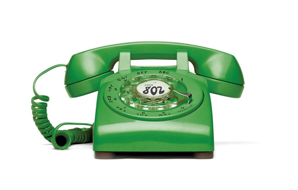 Зеленый телефон в вк. Зелёный телефонный аппарат. Зеленый телефон. Стационарный телефон зеленоватый. Телефон с зеленым экраном.