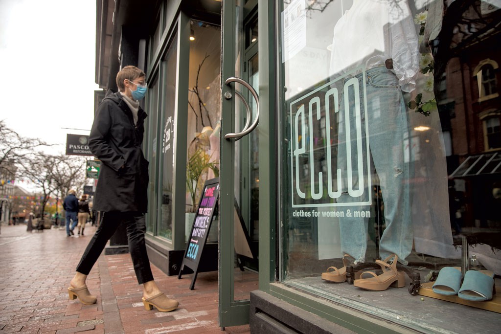 chant hun er sovjetisk Bottom Line: Longtime and New Customers Help Ecco Clothes Weather the  Pandemic | Business | Seven Days | Vermont's Independent Voice