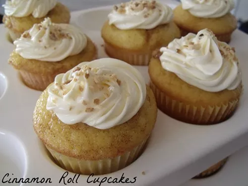 cinnamonrollcupcake2.JPG