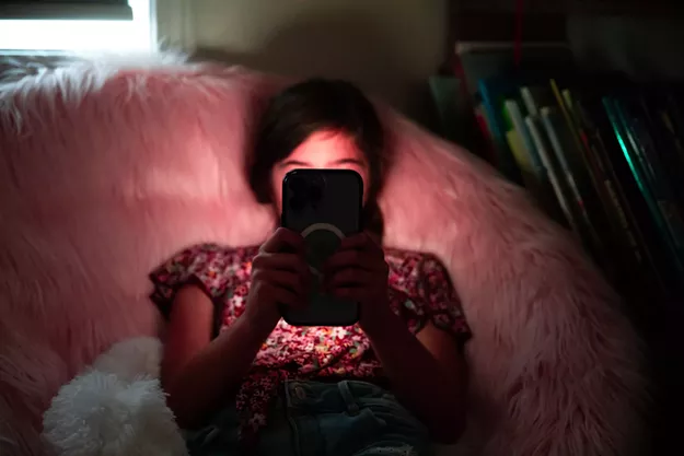 Sexting Education Program Aims to Keep Kids Digitally Safe - Vimarsana News