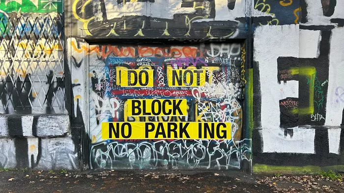 Slog AM: Arboretum Coyote Killed, Seattle Aquarium Acquires New Otter, Border Patrol Is Tracking Drivers' Movements