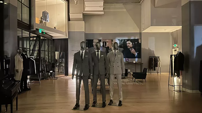 Slog AM: Cesar Chavez Allegedly Abused Girls, the Pentagon Wants $200 Billion, Dick’s Drive-In Lawsuit 