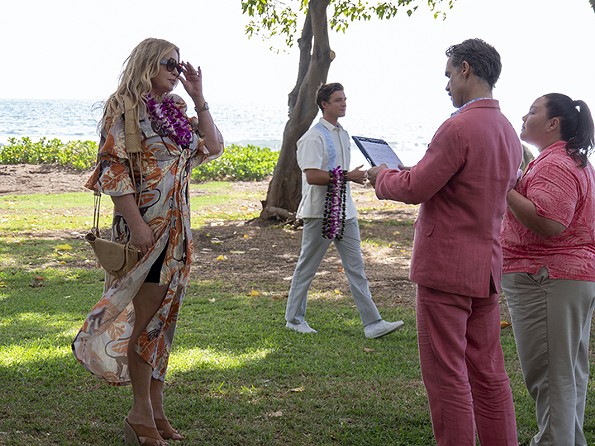 Jennifer Coolidge, Murray Bartlett and Jolene Purdy in HBO's “The White Lotus.” - MARIO PEREZ/HBO