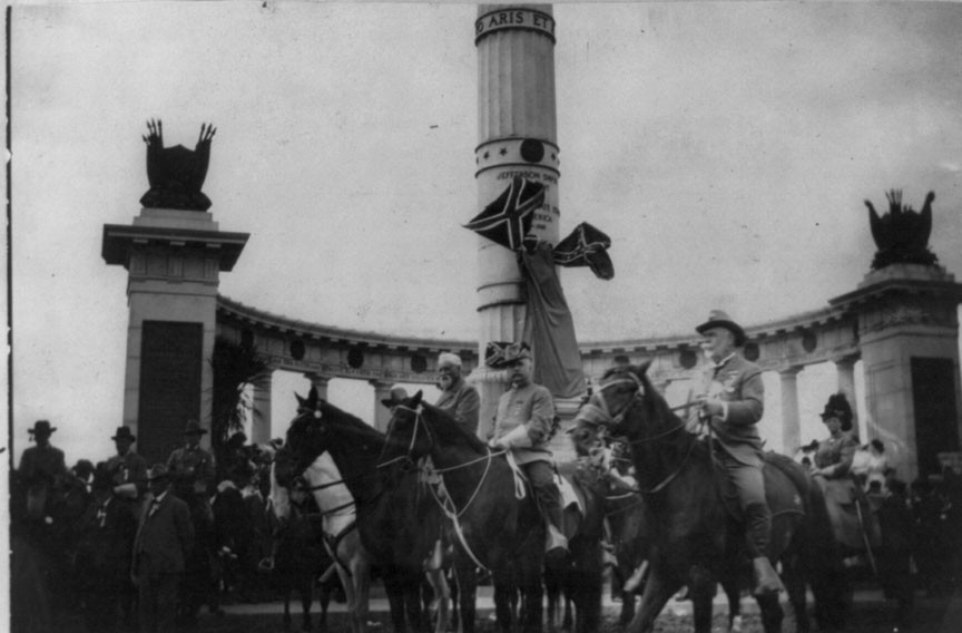 A Confederate reunion parade is held in front of the Jefferson Davis monument on the day of its unveiling, June 3, 1907. - LIBRARY OF CONGRESS