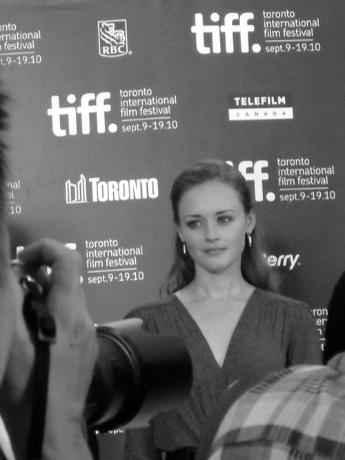 Alexis Rory Gilmore Bledel was 10 feet from my face today.