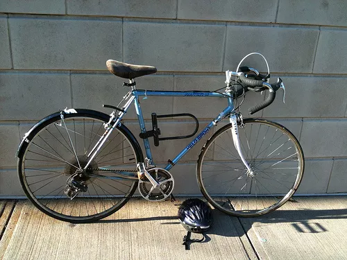 My broke-ass Velo Sport, Old Blue. Ill be using her to jump form venue to venue this Hpx. Check out the missing right hand brake and Via Rail taped-on fender. Rock and Roll! My broke-ass Velo Sport, Old Blue, Ill be using to jump form venue to venue this Hpx. Check out the missing right handbrake and Via Rail taped-on fender. Rock and Roll!