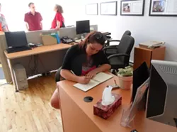 Sarah Lowe writes a note to Jack Layton's family.