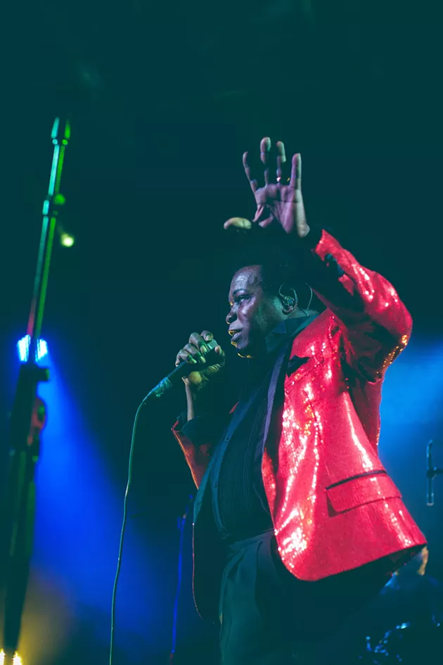 LEE FIELDS AND THE EXPRESSIONS at the Forum MPC - LENNY MULLINS