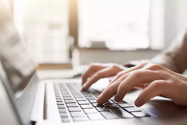 journalist_typing_at_work.jpg