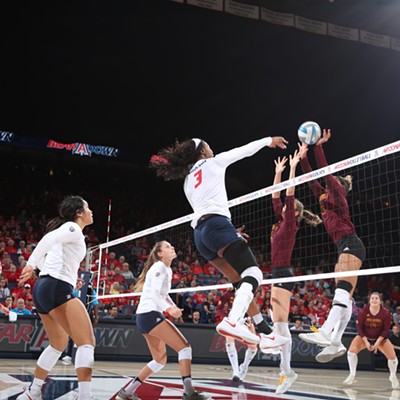 Shardonee Hayes and Arizona Volleyball Sweep Arizona State in Pac-12 Opener