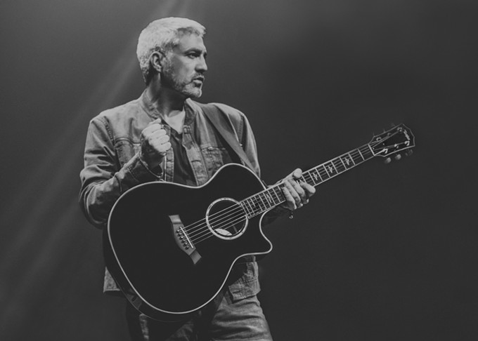 From One Idol to Another: Taylor Hicks honors Bob Seger on tour