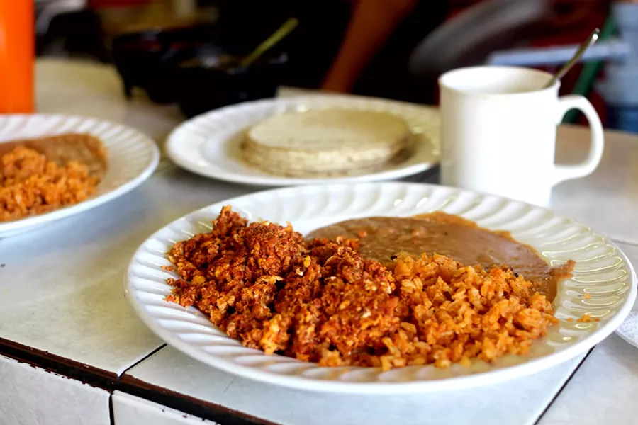 Breakfast at Mercado Municipal. - HEATHER HOCH