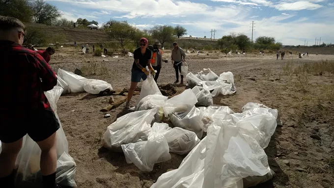 Sonoran Institute hosts Santa Cruz River cleanup - Vimarsana News